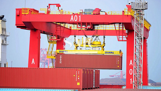 What Tools are Commonly Used for Port Container Transportation?